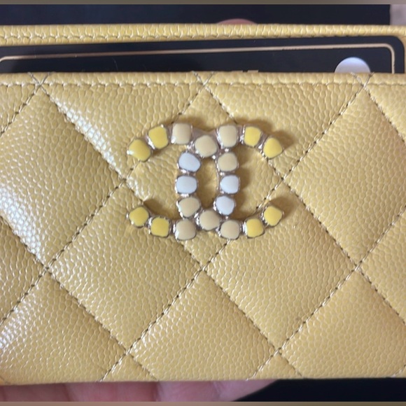 CHANEL Limited Edition Yellow Quilted Card Wallet - Picture 10 of 10